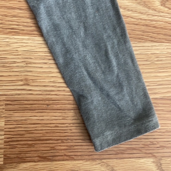 Hollister off the shoulder gray top in size M - Picture 3 of 5